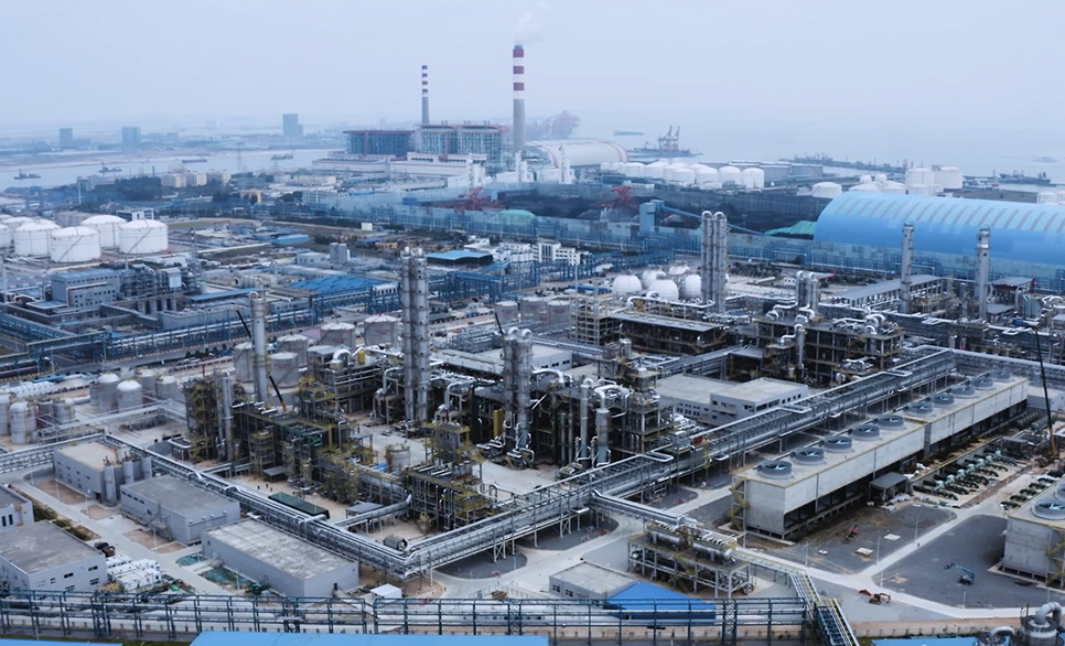 从数据孤岛到智能协同必发888以工业AI赋能广西华谊打造千亿级石化工业标杆